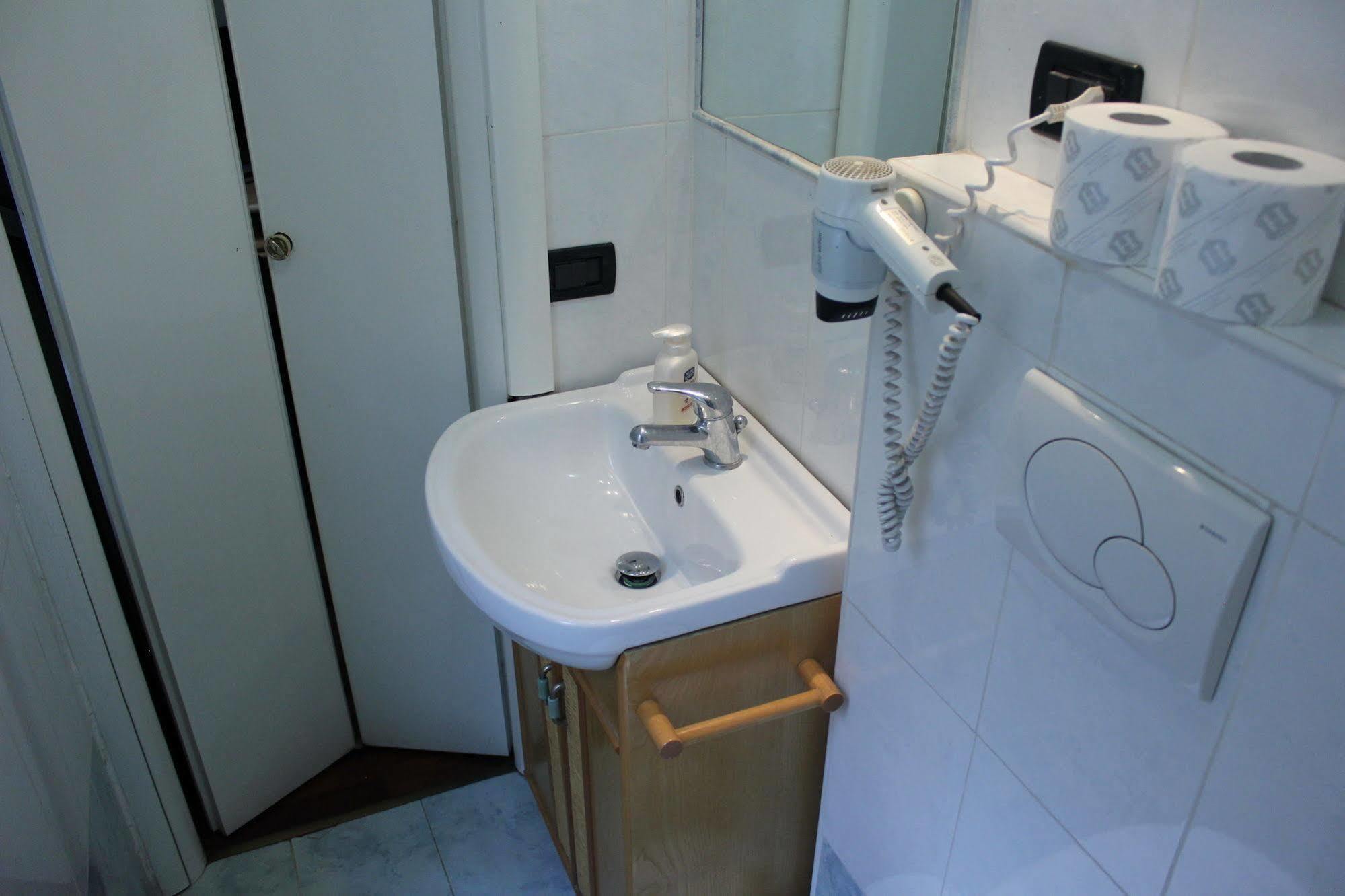 Aparthotel Tourist House Roma Extérieur photo